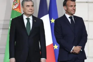macron-holds-rare-elysee-meeting-with-turkmenistans-leader-to-discuss-gas-reserves-da45547